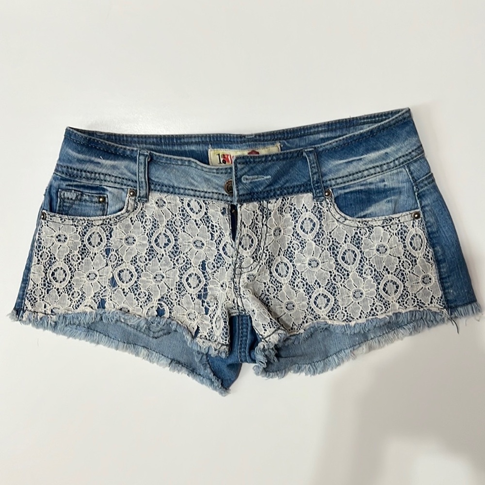 Wet Seal 1st Kiss Lace Front Denim Cutoff Shorts Women's Size 3 Juniors